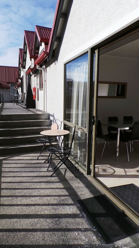 Owens Motel 61/63