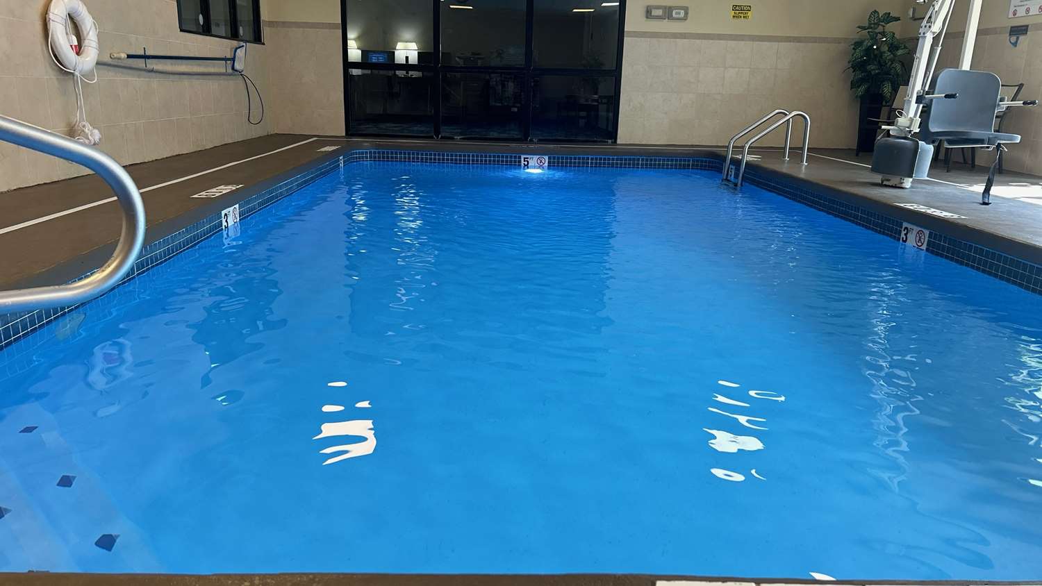 Best Western Plus Kansas City Airport-Kci East 23/43