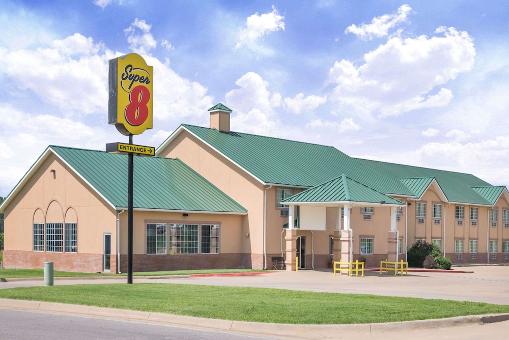 Super 8 by Wyndham Winfield/Quail Ridge Area 1/26