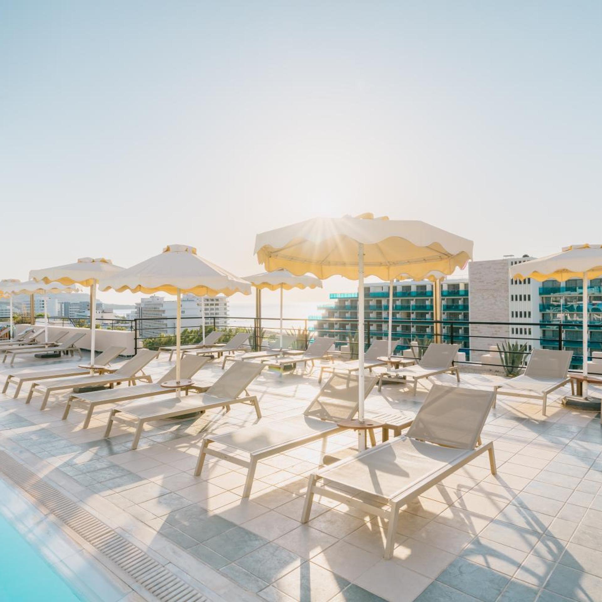 CALYPSO PALACE HOTEL 48/54