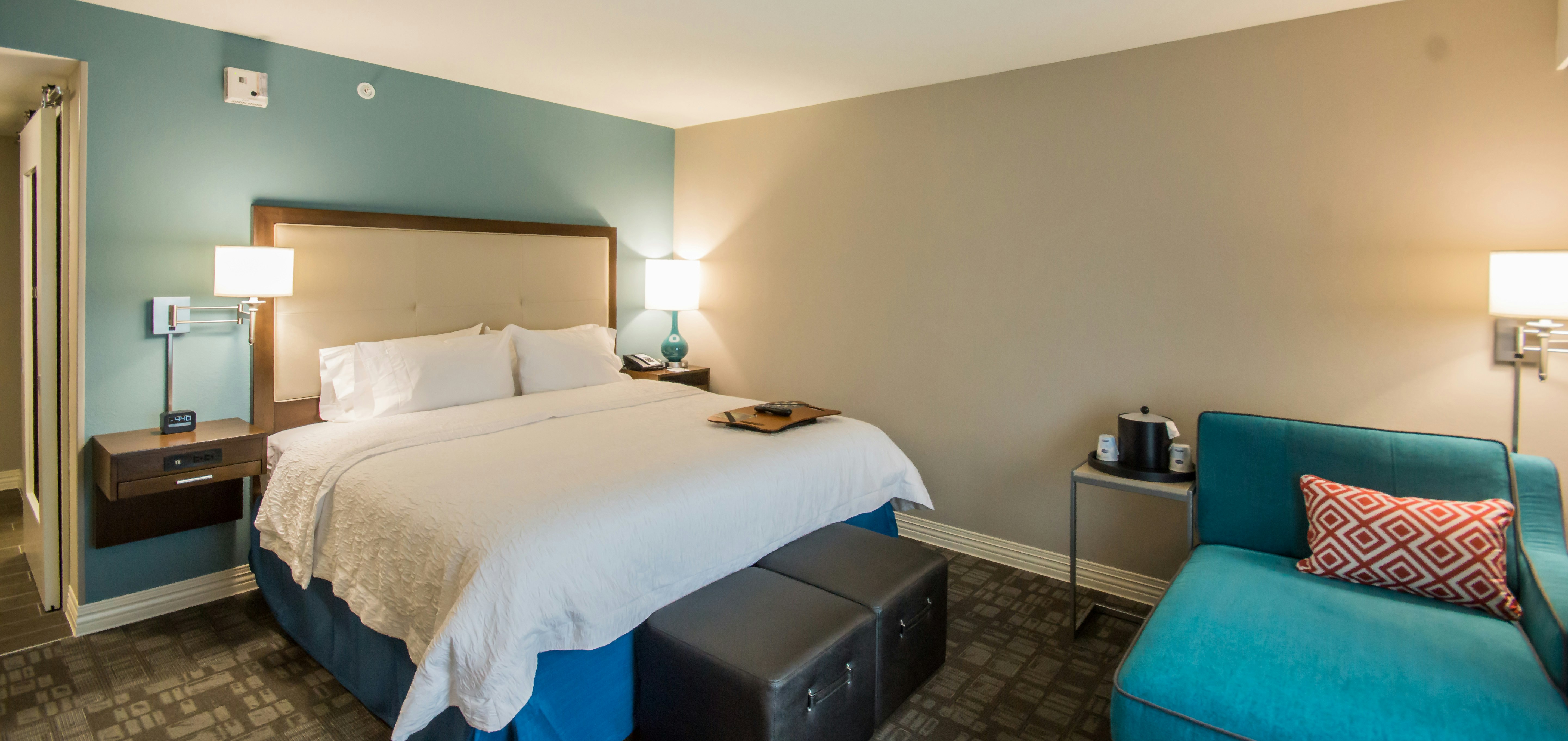 غرفة بسرير كينج، Hampton Inn & Suites Orlando At SeaWorld 2/3