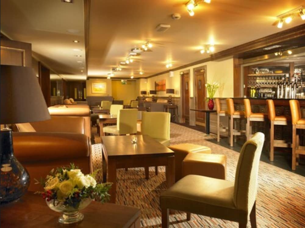 Castlecourt Hotel 46/54