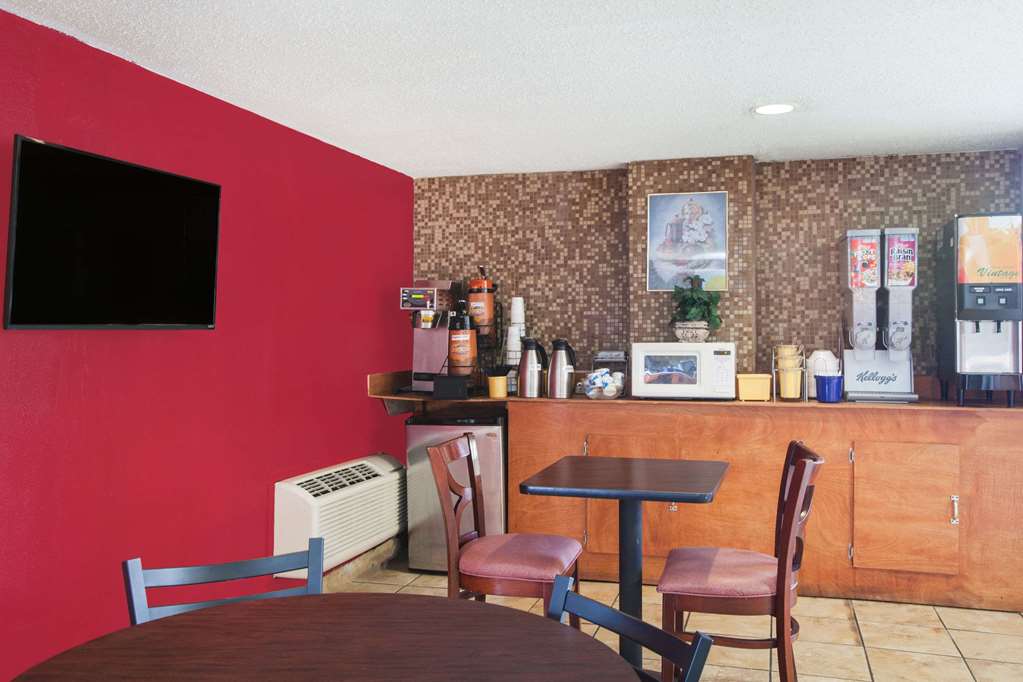 Days Inn by Wyndham Caddo Valley Arkadelphia 18/25
