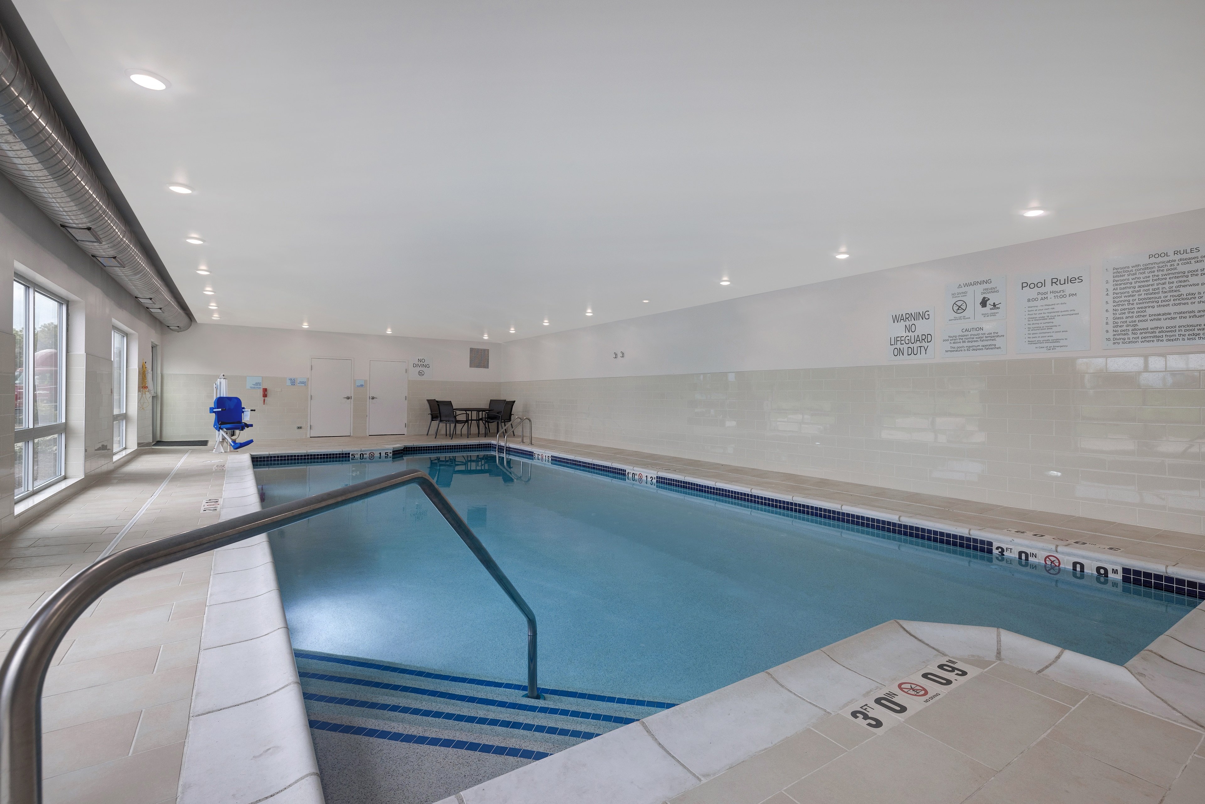 HOLIDAY INN EXPRESS & SUITES BRIGHTON SOUTH - US 23 25/51