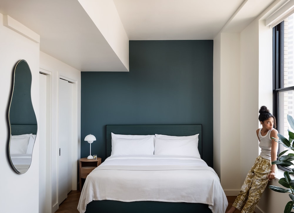 STUDIO, KING BED