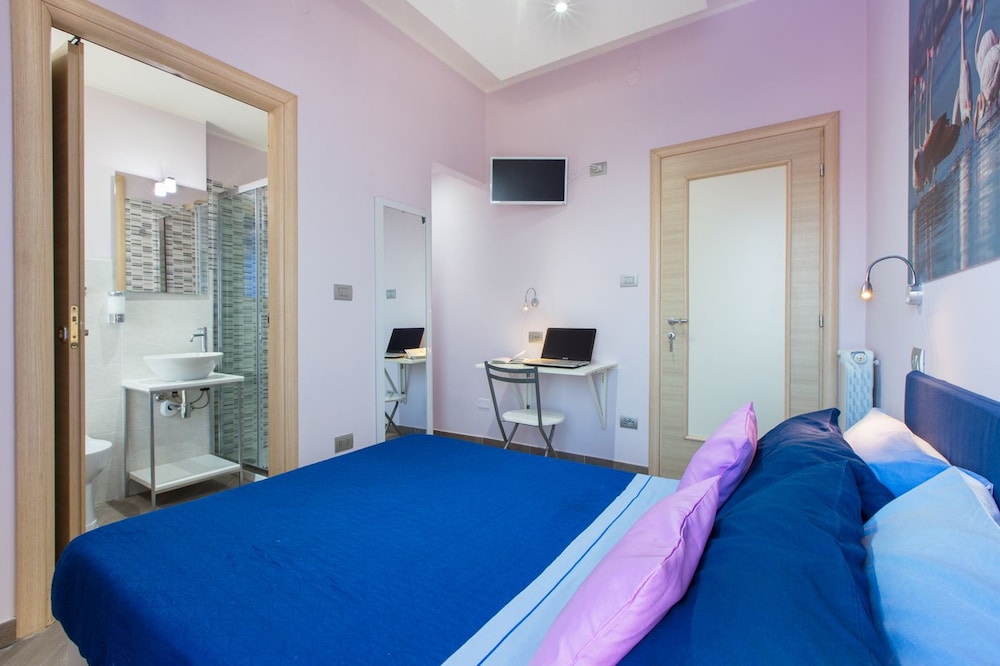 ROOM, SINGLE, DOUBLE BED