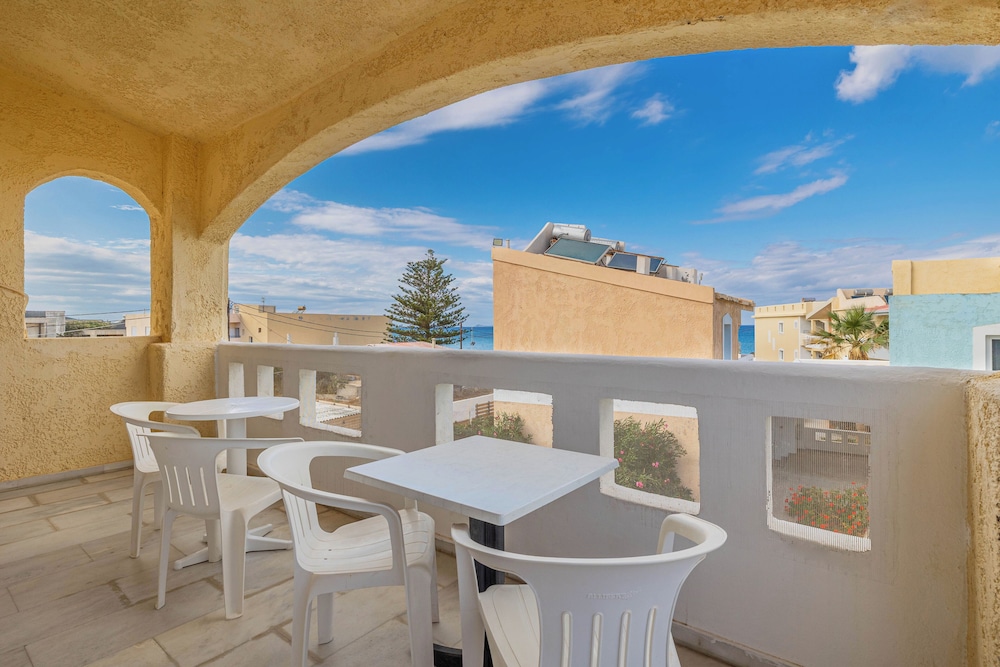 Niros Beach Apartments 42/58