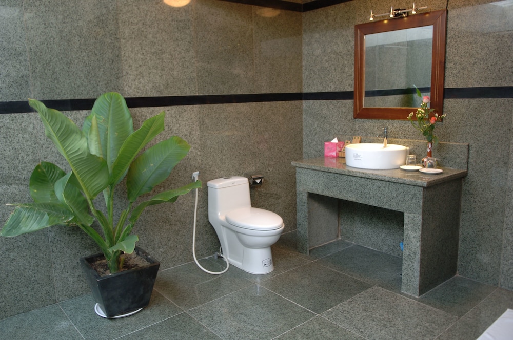Saigon Emerald Resort 72/72