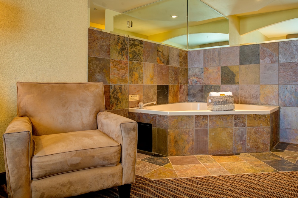 Best Western Plus Ellensburg Hotel 35/47