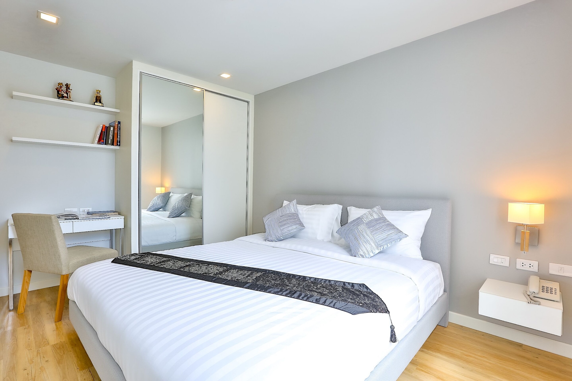 1 BEDROOM, SUITE