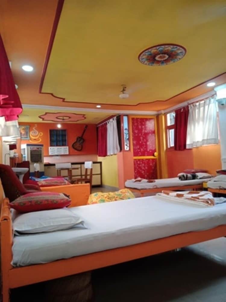 Govind Hotel 23/58