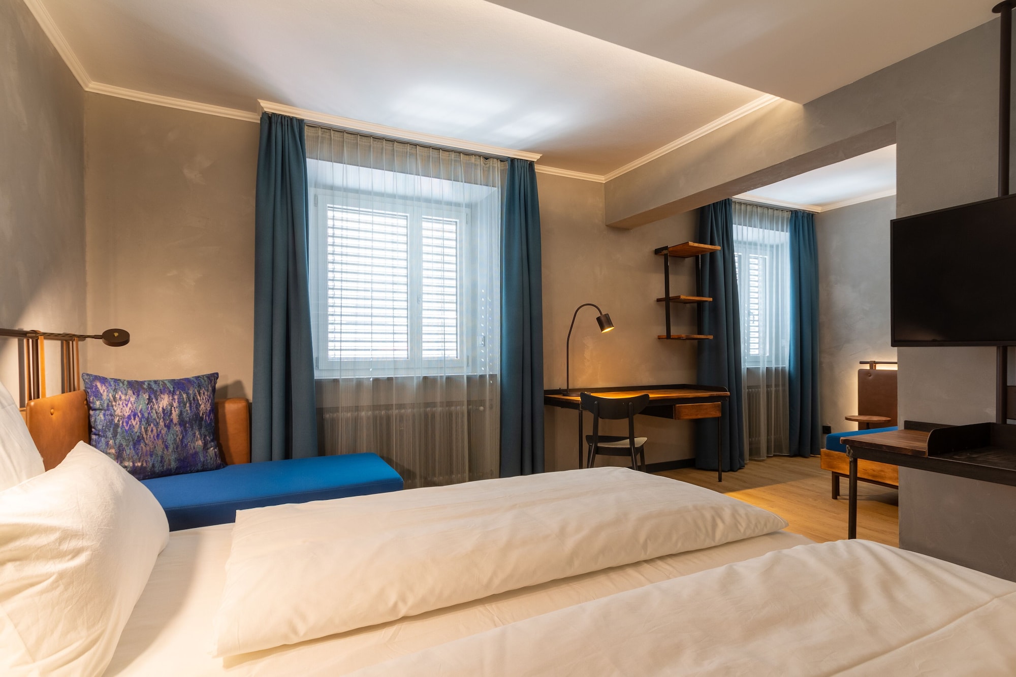 DELUXE, DOUBLE BED