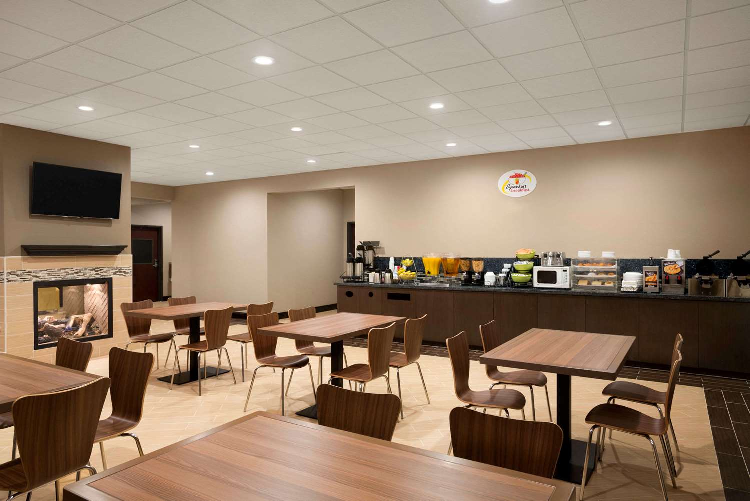 Super 8 by Wyndham Hershey Chocolate Avenue 16/23