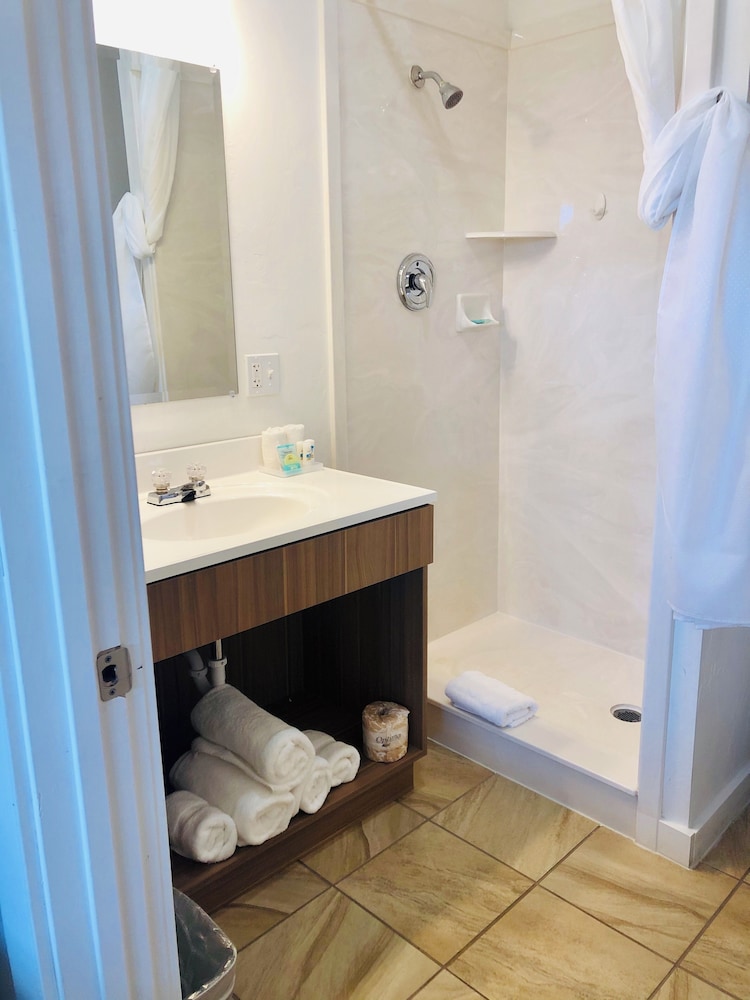 Blue Sage Inn & Suites 43/46
