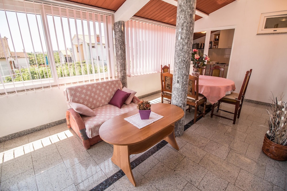 APARTMENT DIVNA 44/66