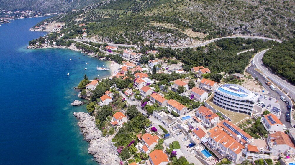 Villa Paradiso 2 2/37
