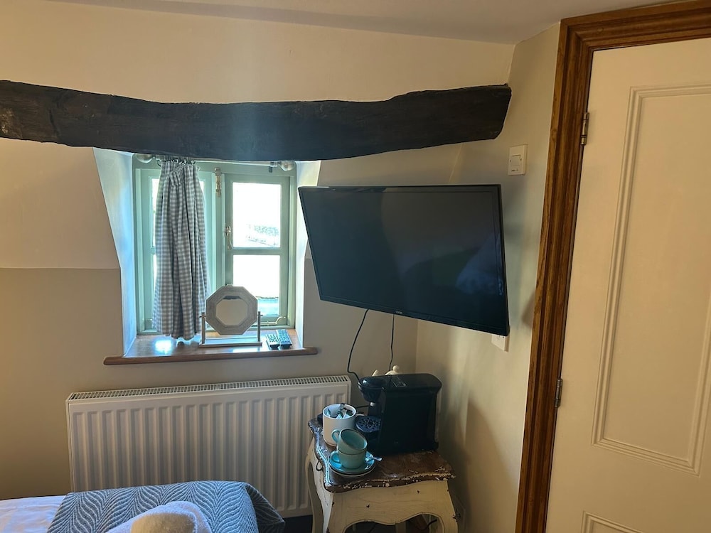 The Plough Bed and Breakfast 8/22