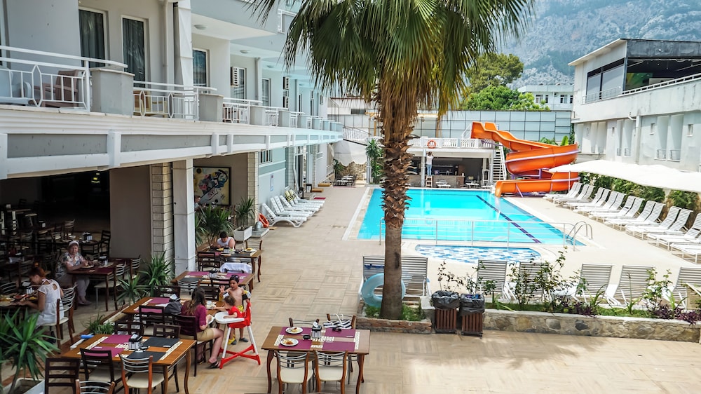 Nex Royal Beach Hotel 37/41