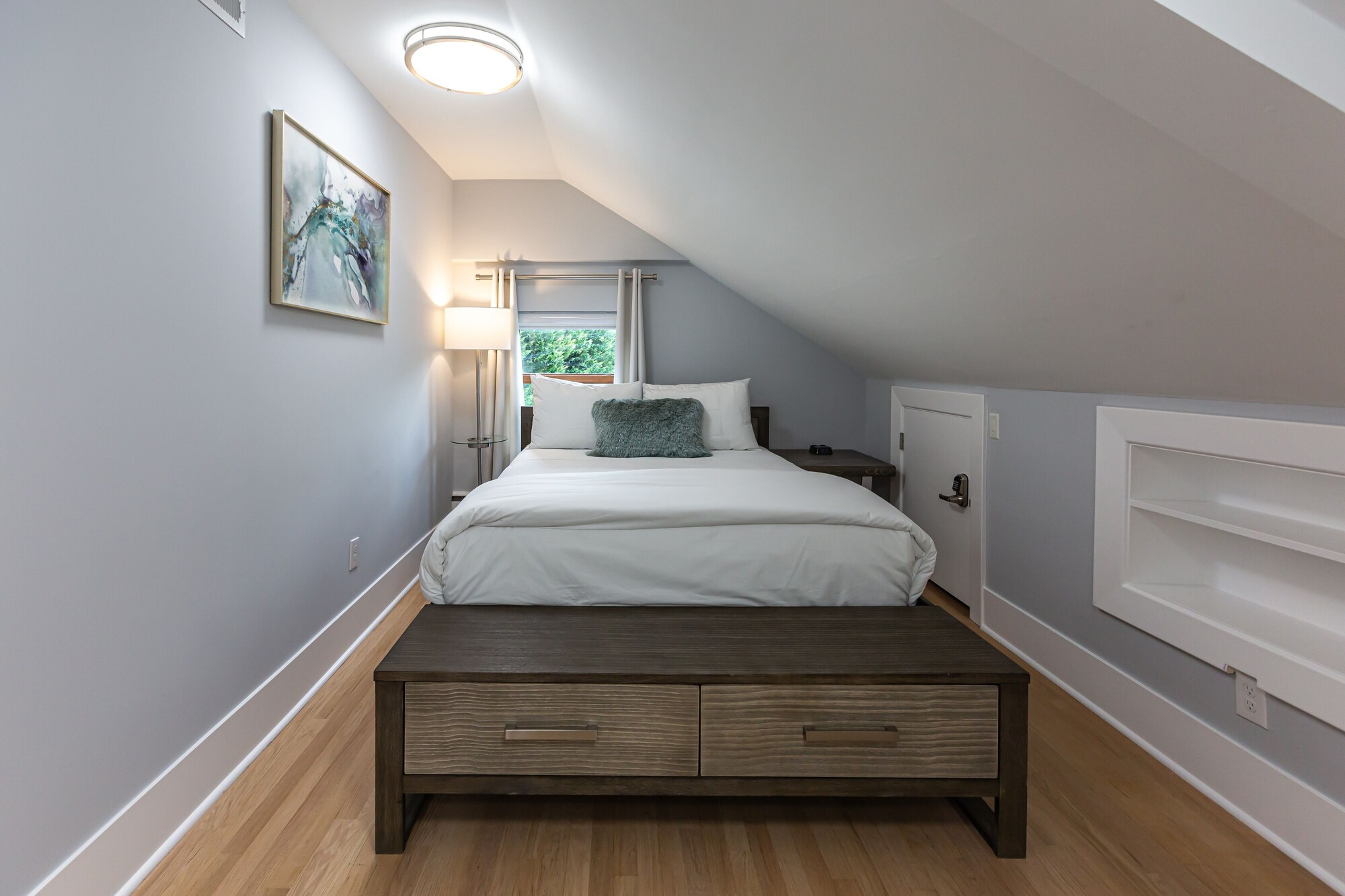 Mountain, Suite, Queen Bed, Sofa