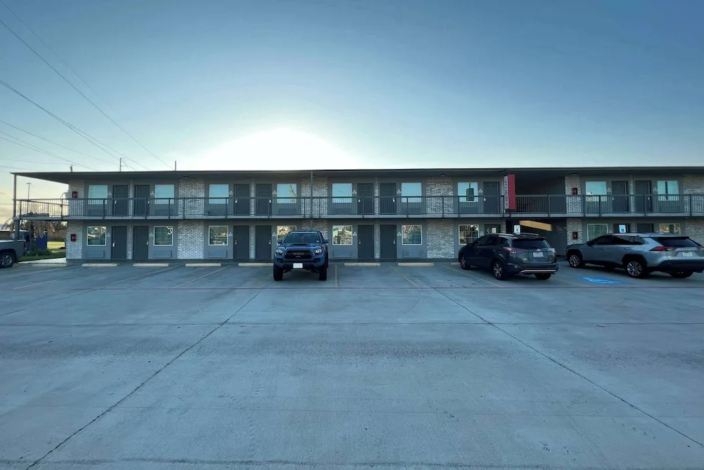 Super 8 by Wyndham Sulphur South 16/20