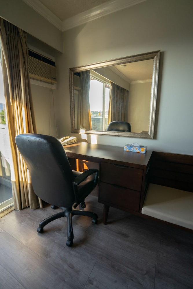 The New 401 Inn 39/50