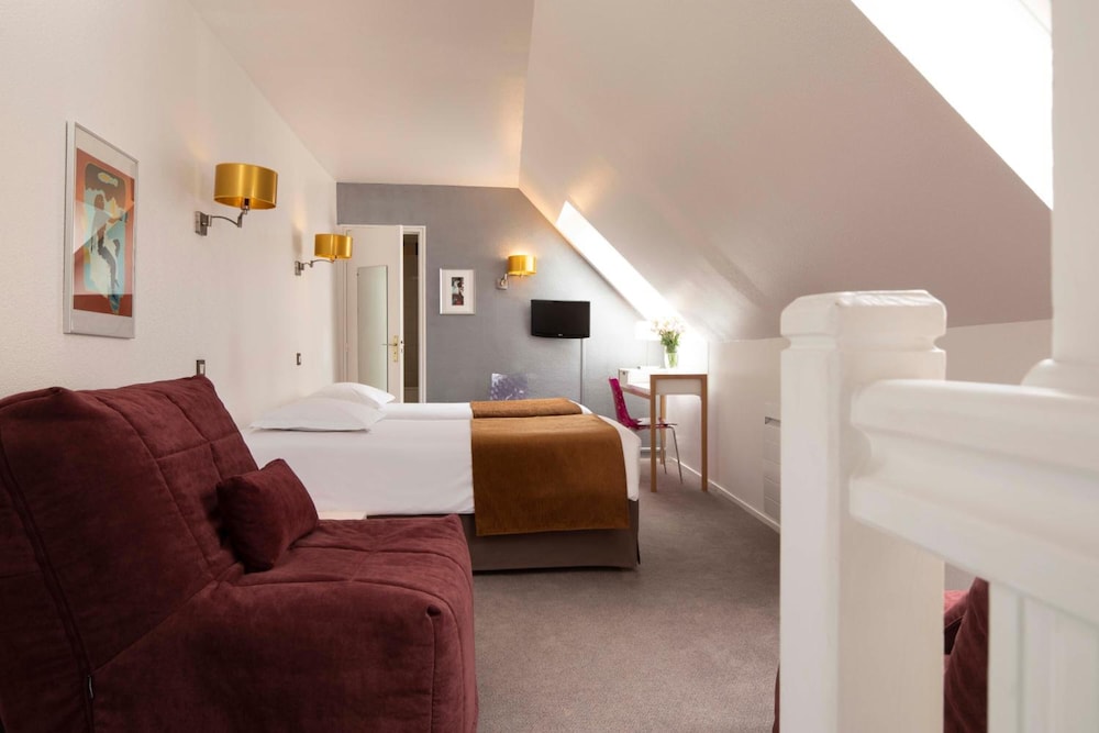 ROOM, TRIPLE