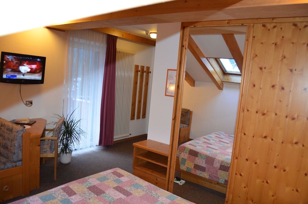 HOTEL LADINA 45/56