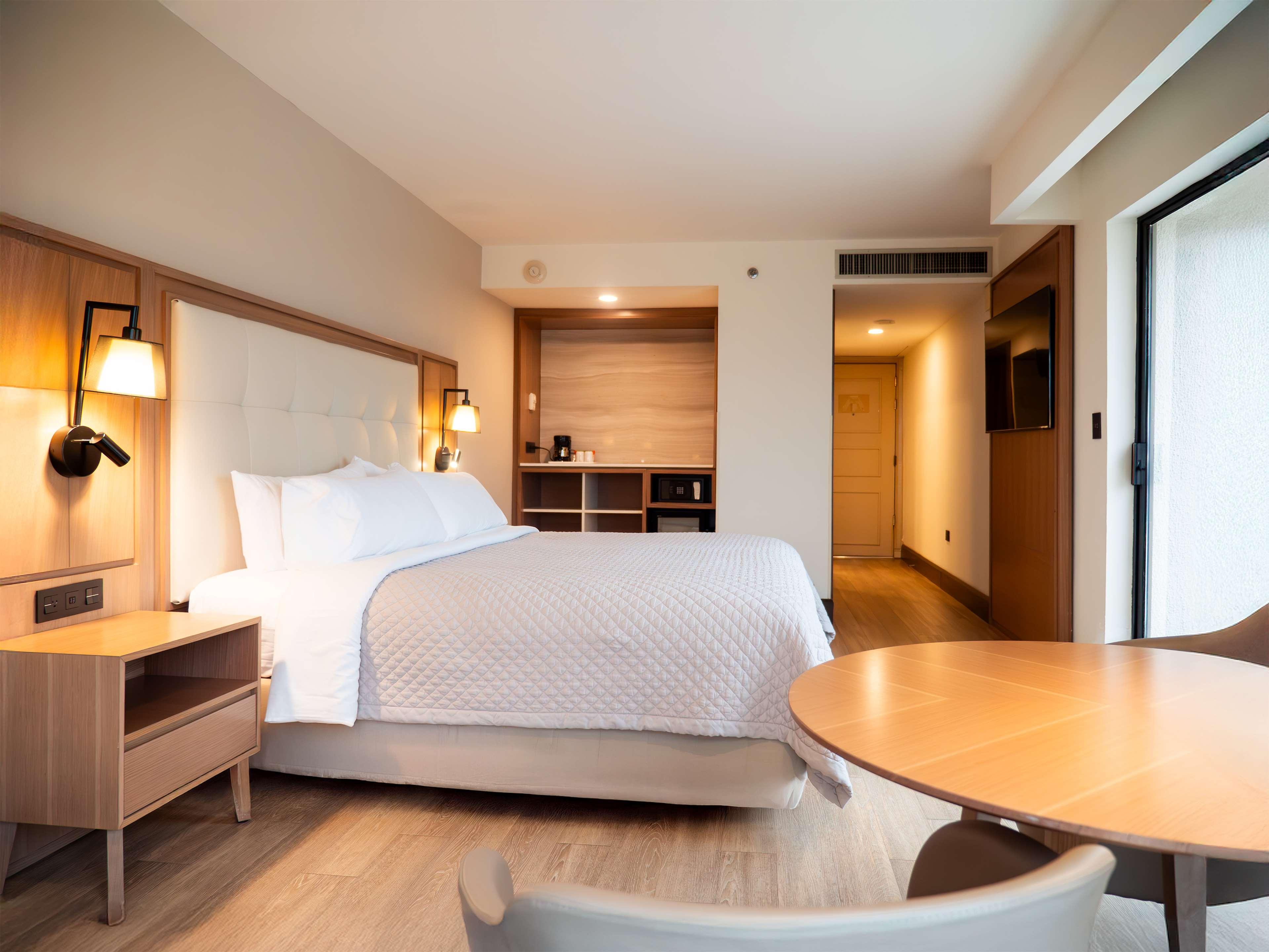 SUPERIOR, KING BED, BALCONY, ACCESSIBLE