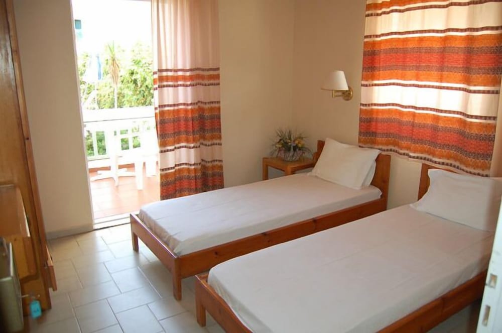 Haris Beach Apartments 10/31