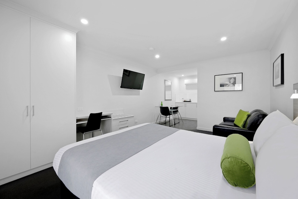 HAMILTON LONSDALE MOTEL 13/58