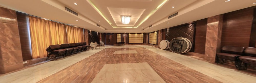 Chanakya Bnr Hotel 21/50