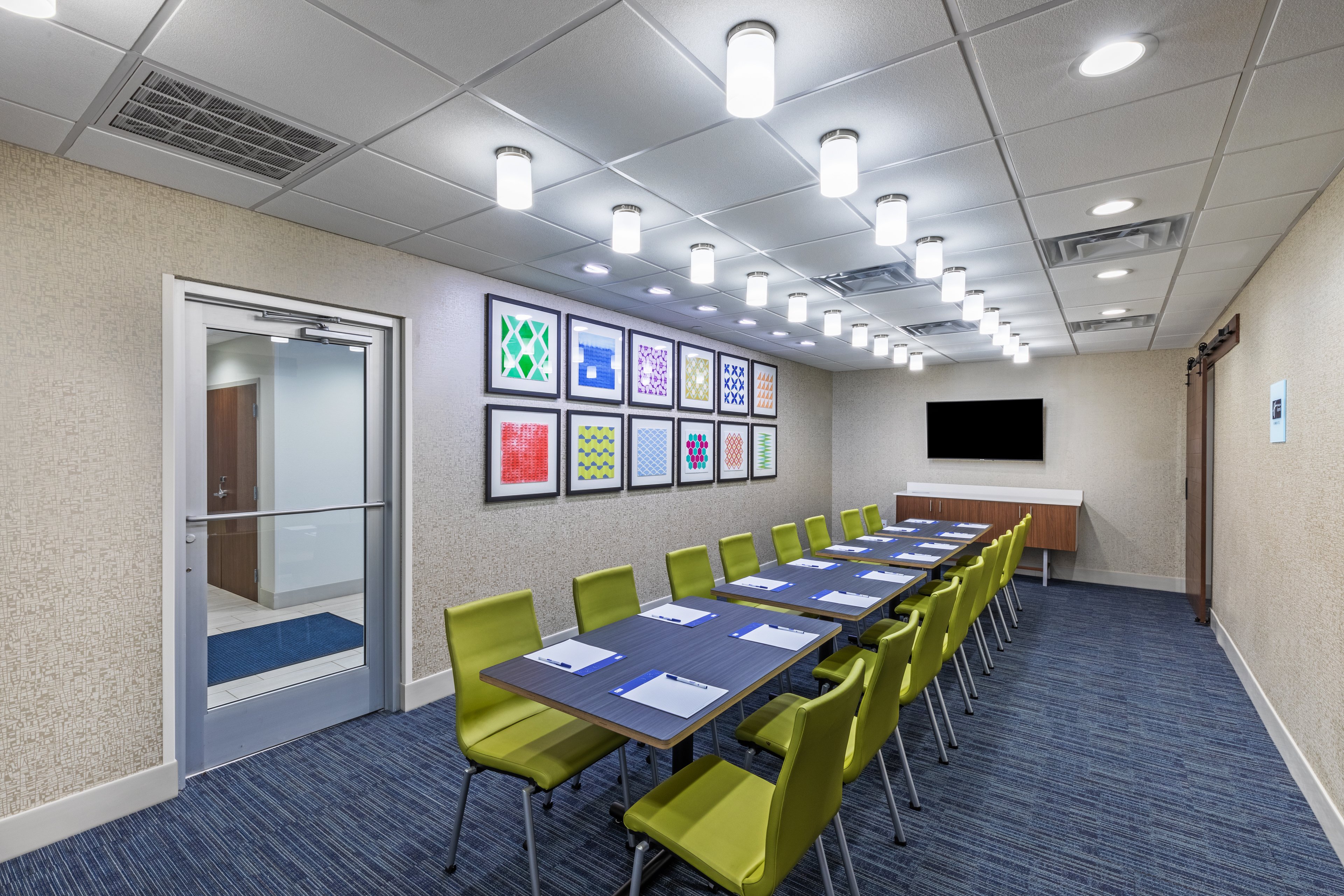Holiday Inn Express & Suites Purcell 42/48