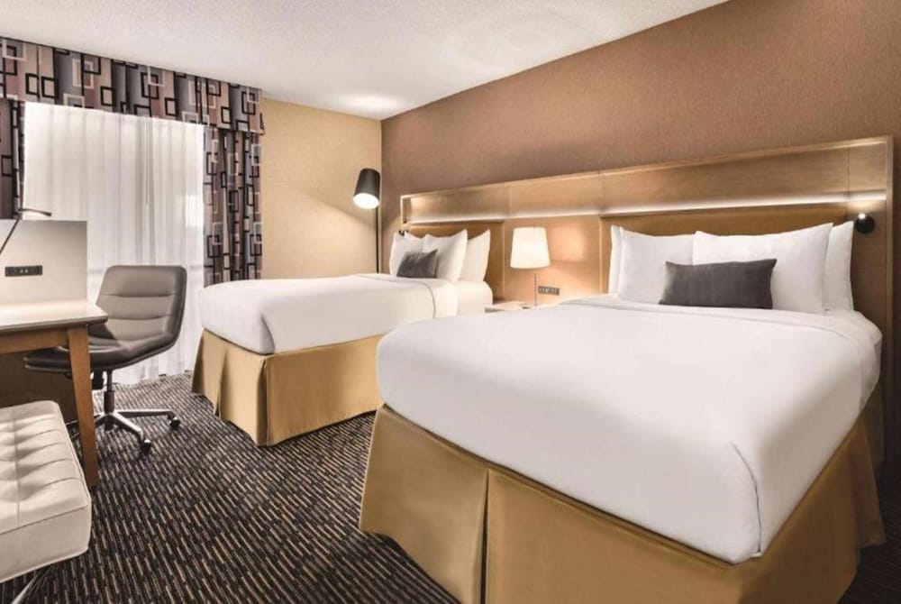 Urbana Hotel and Conference Center 7/35