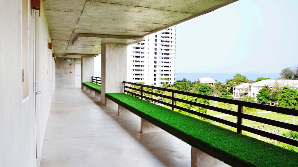 B2 Sea View Pattaya Boutique Budget Hotel 37/40