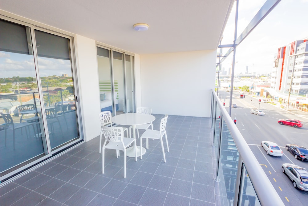 EASTWOOD APARTMENTS 22/46