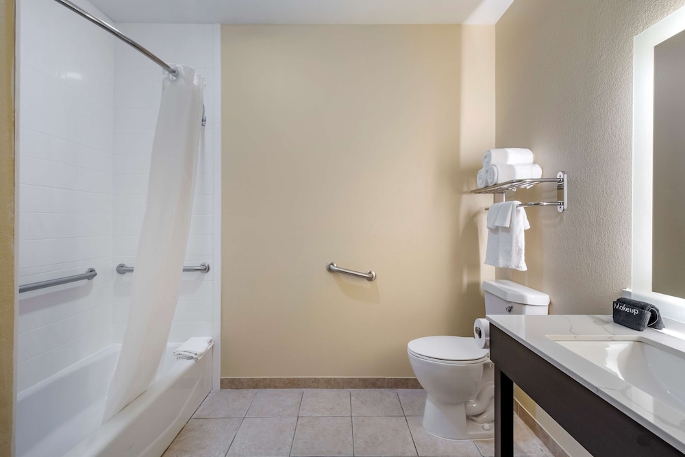 Best Western Plus Monica Royale Inn & Suites 8/31