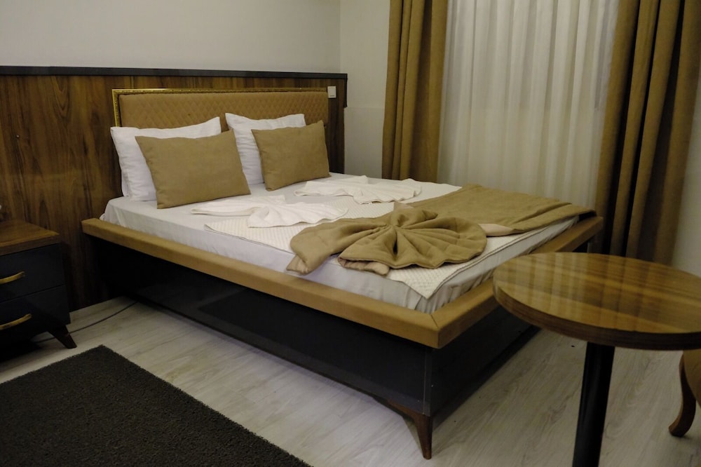Grand Diamond Hotel 7/20