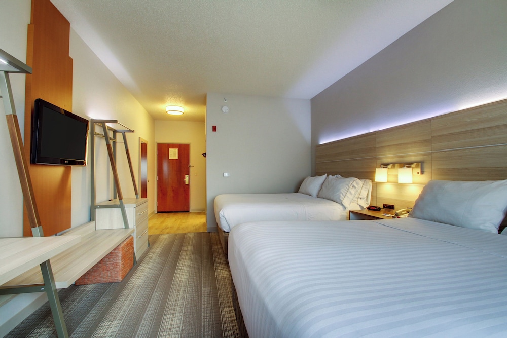 Holiday Inn Express Milwaukee N Brown Deer Mequon 23/67