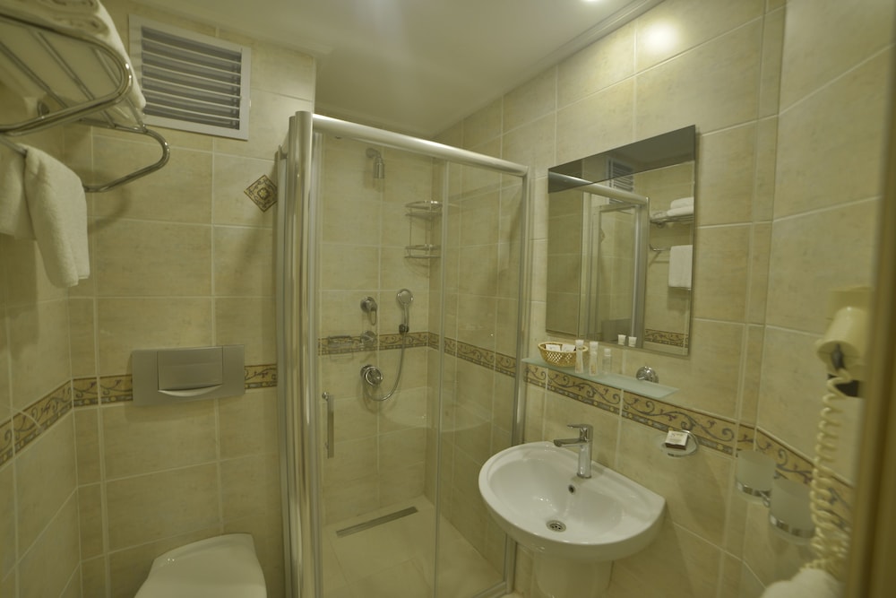 Standard, Triple, Sarnic Hotel and Sarnic Premier Hotel 4/4