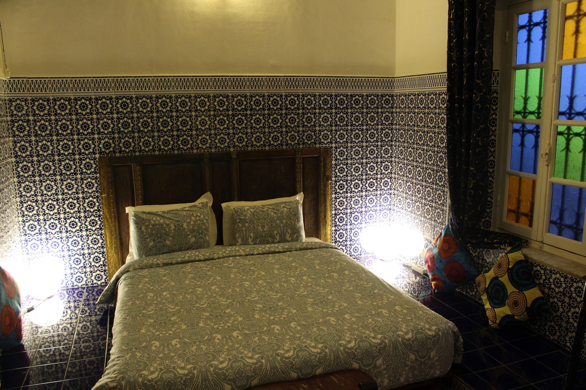 TRADITIONAL, QUEEN BED