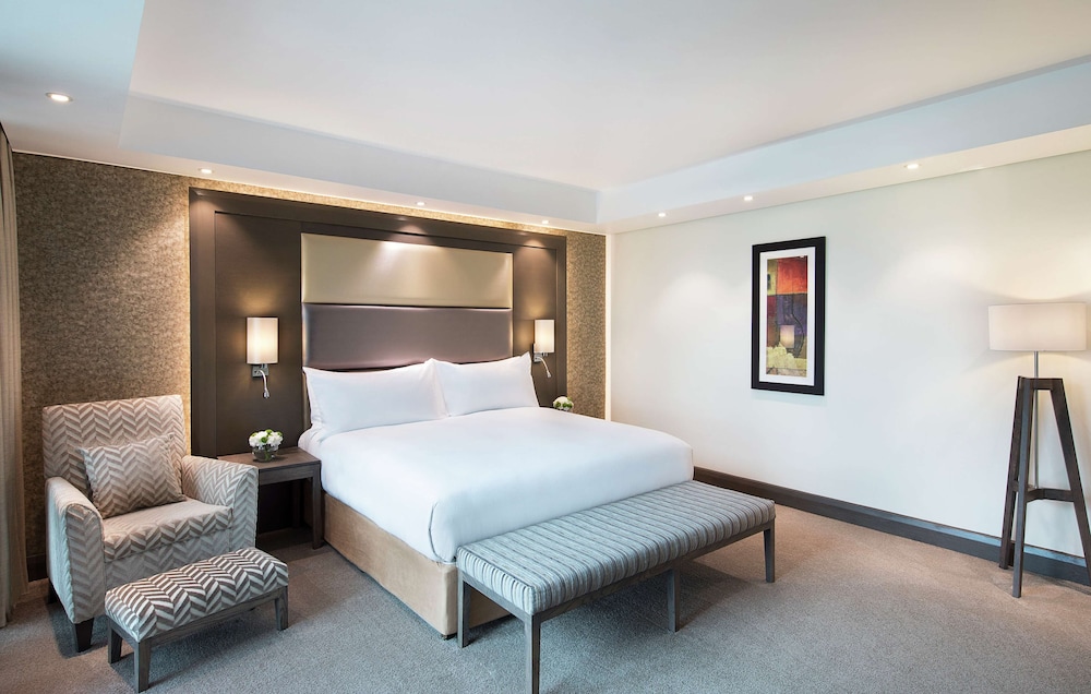 Legend Hotel Lagos Airport Curio Collection By Hilton 14/81