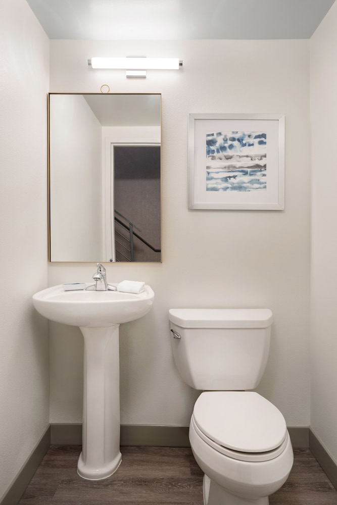 Four Points By Sheraton Hotel Suites San Francisco Airport 14/33