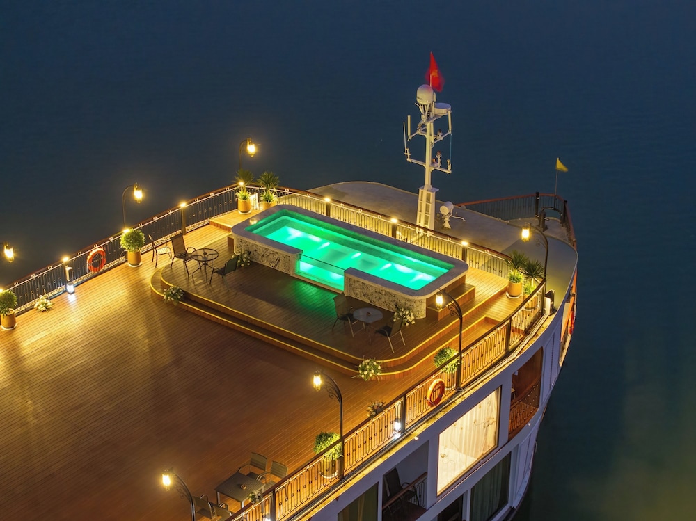 Indochine Cruise Lan Ha Bay 2/50