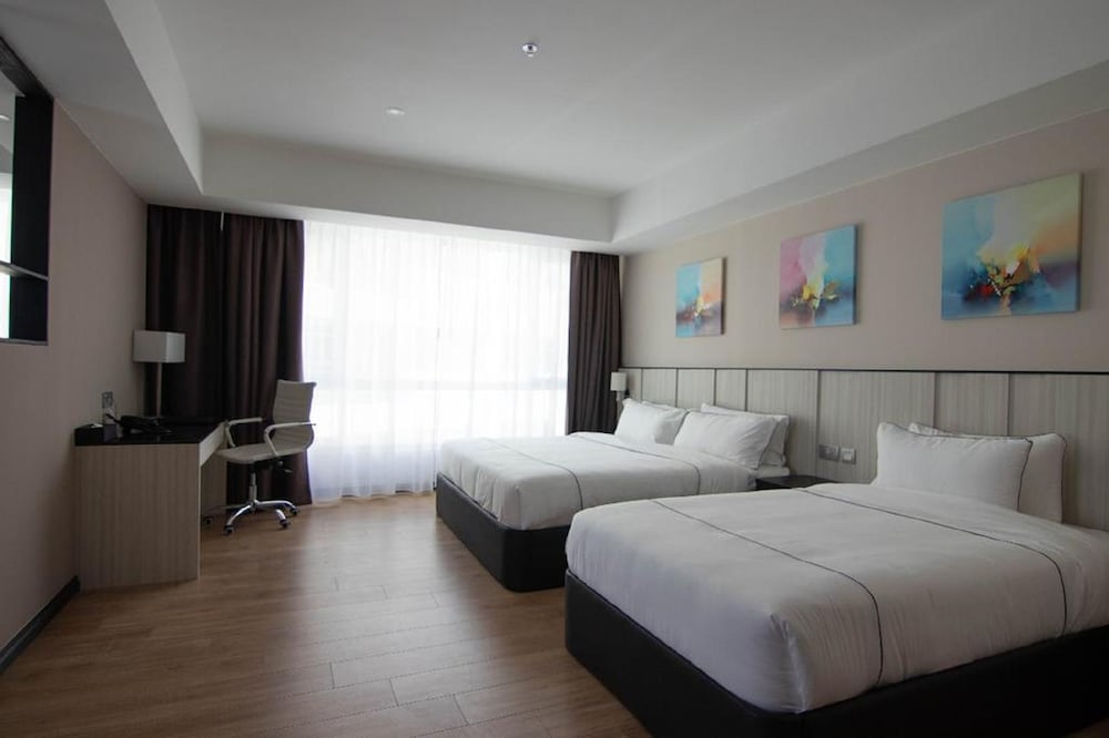 Higher Hotel 16/32