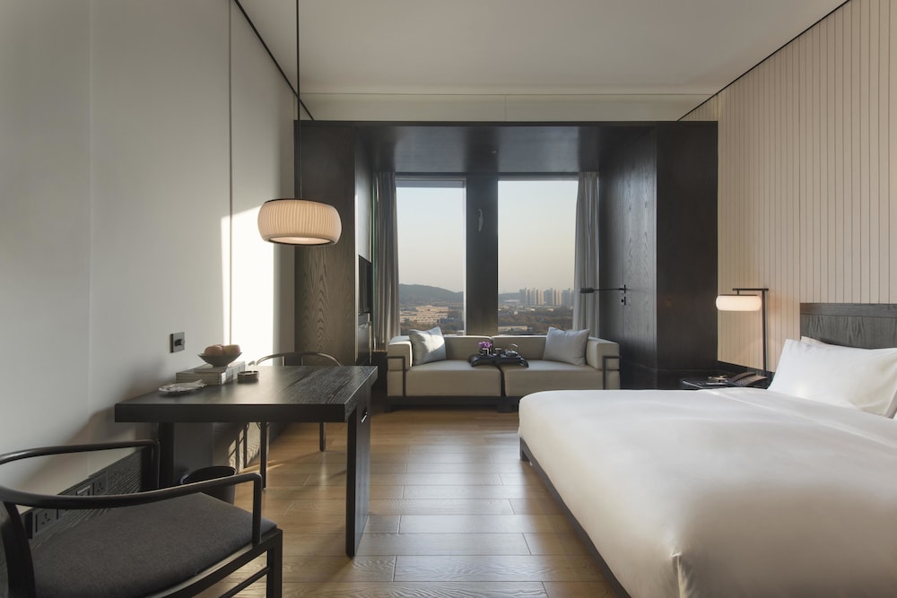 Hyatt Regency Wuhan Optics Valley 9/57