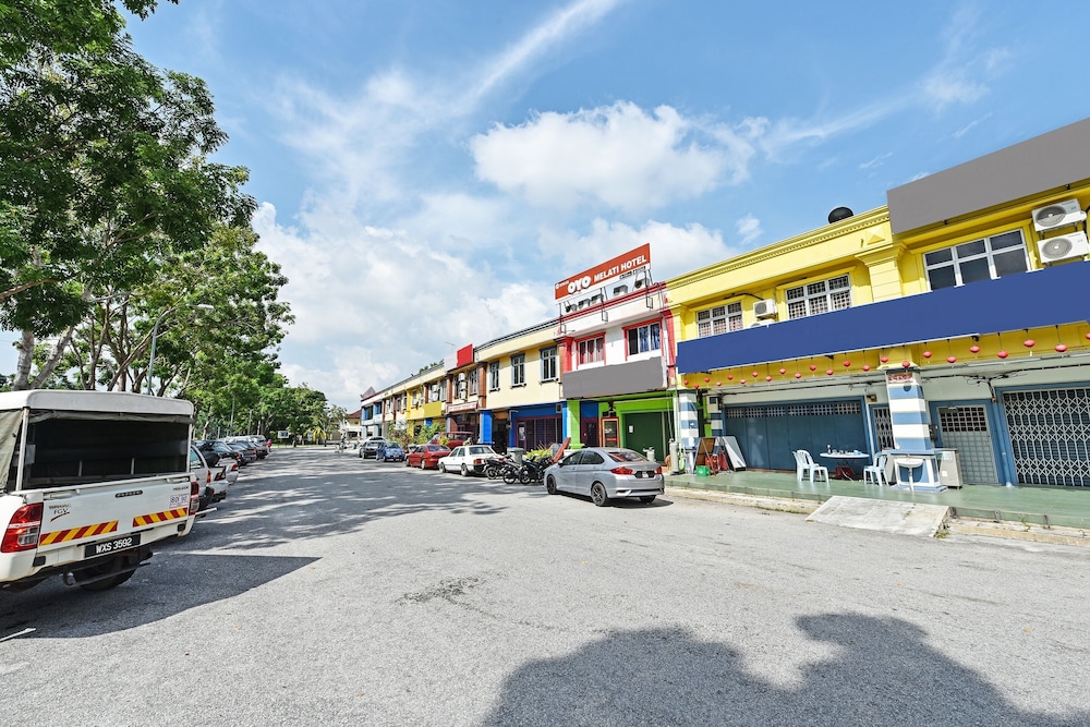 OYO 89656 Melati Hotel Nilai 23/28
