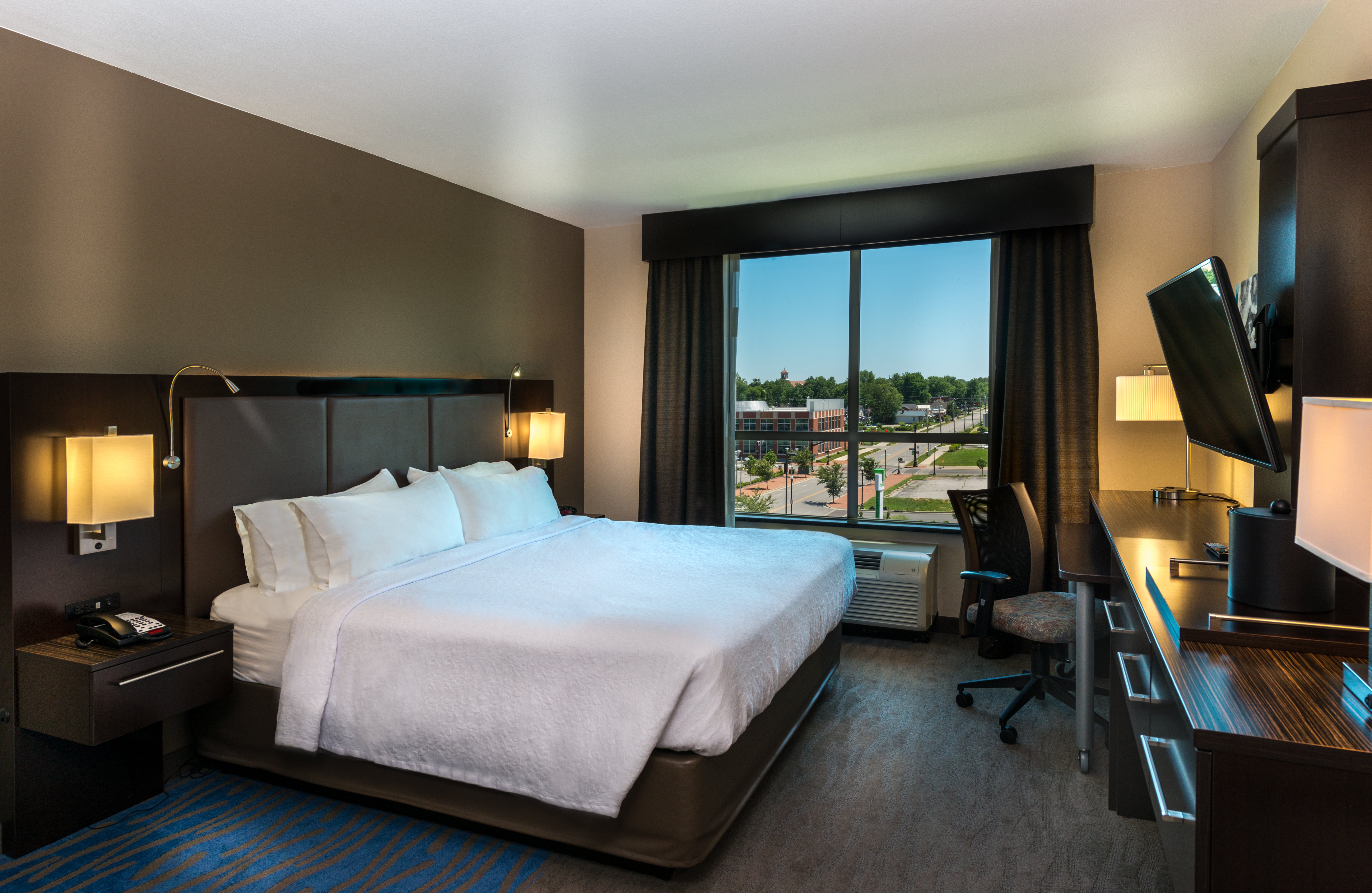Holiday Inn Owensboro Riverfront 32/75