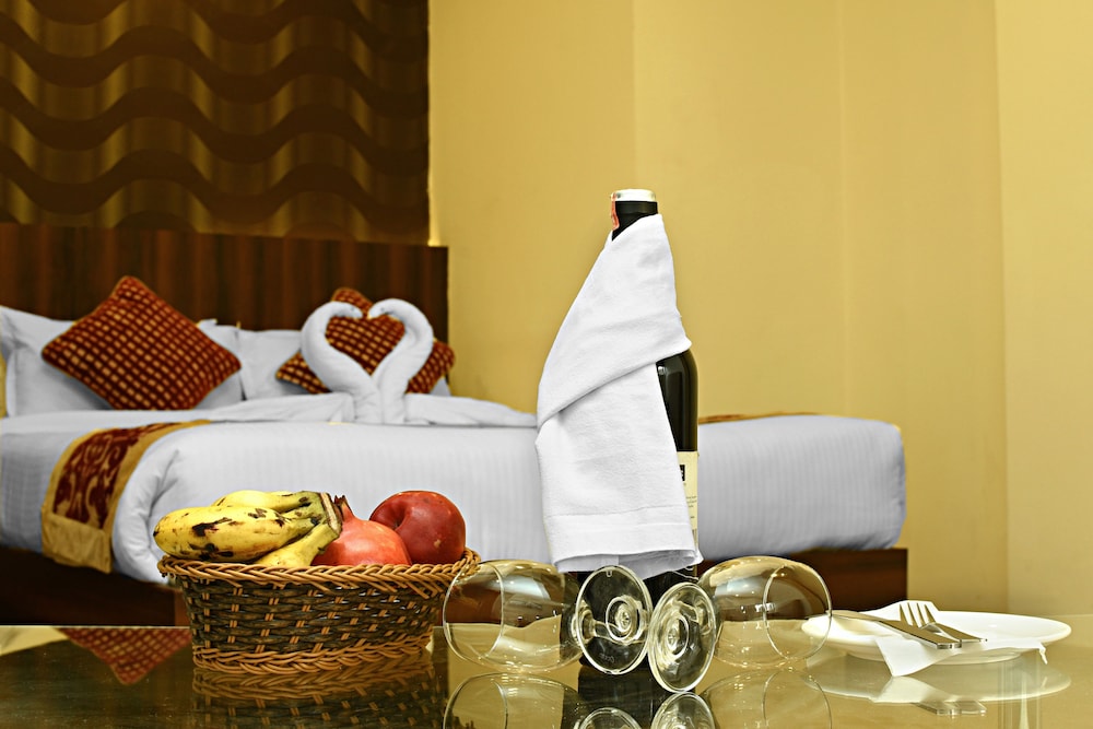 Hotel Royal Suite photo2