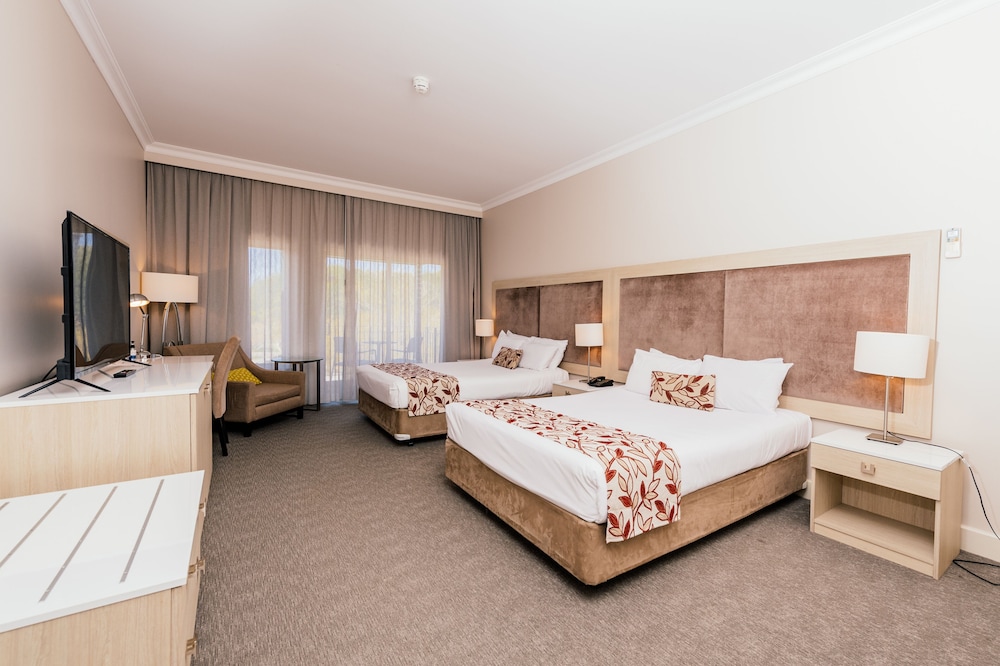 RESORT, TWIN BEDS
