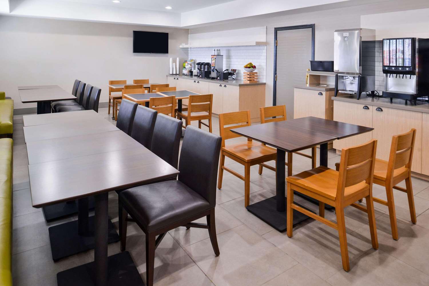 Country Inn and Suites By Radisson Tinley Park IL 29/33